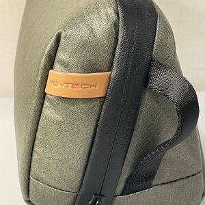 PGYTECH Toiletries Organizer Bag Green Bath Travel Wet/Dry Dopp Kit MSRP 40